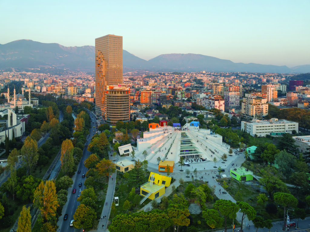 ICONIC AWARDS 2025 Pyramide von Tirana 1 ©Ossip van Duivenbode